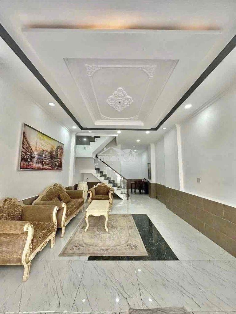 Cho thuê nhà 1 trệt 3 lầu 4pn 5wc hẻm xe hơi kdc lê thị chợ q.7