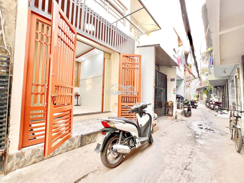 Cho thuê nhà 4 tầng hẽm thoáng cạnh trung tâm q7 giá chỉ 12 tr/th - 2