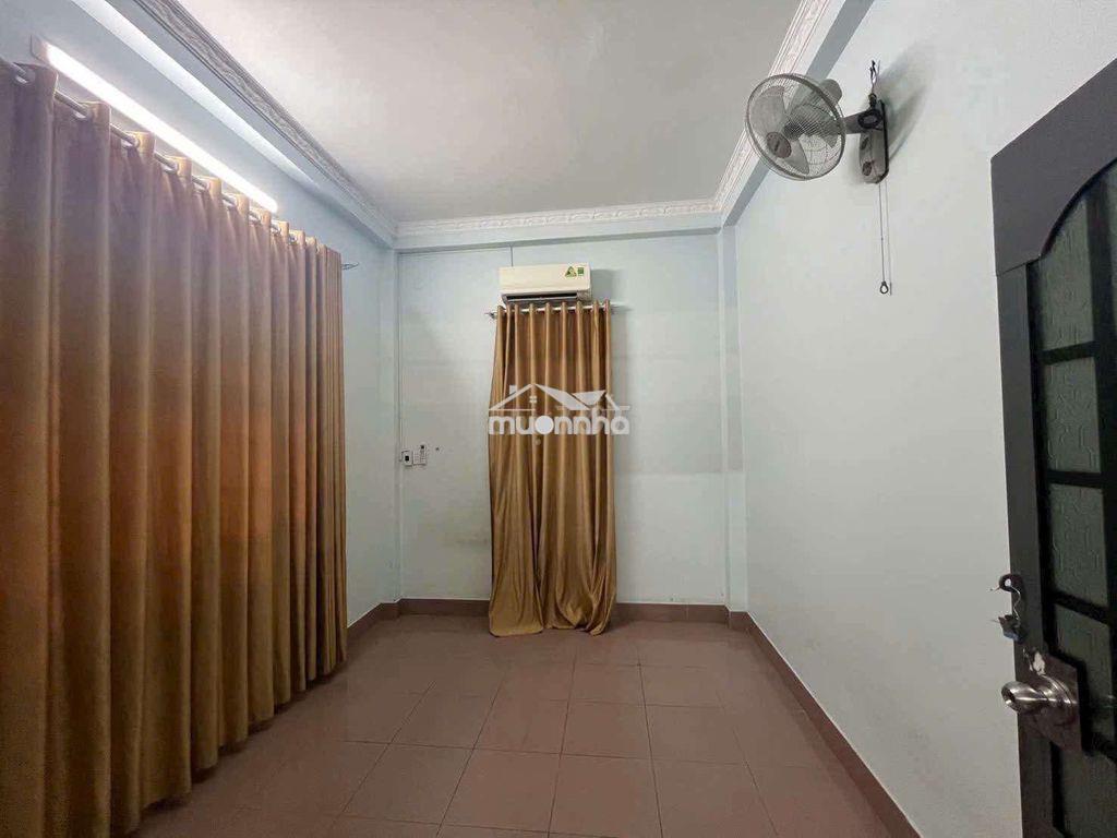Nhà lầu sân vườn gần chợ xóm nghèo  - 3