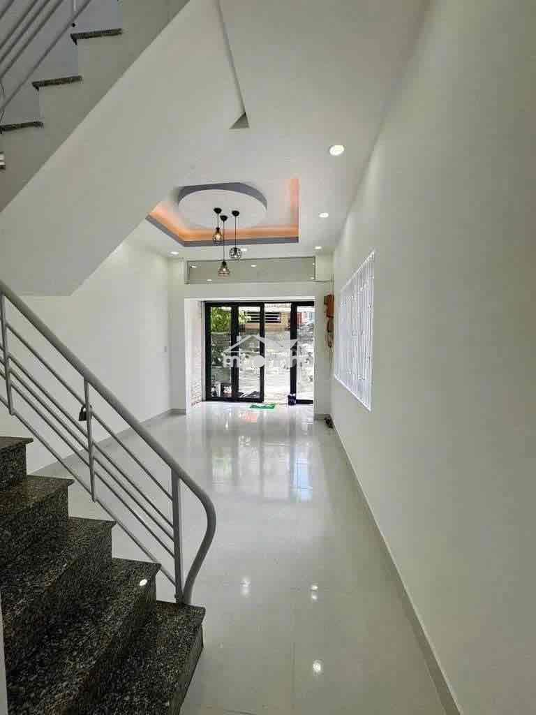 Nhà 3 phòng ngủ 3,5x10 trần hưng đạo. có sân thượng