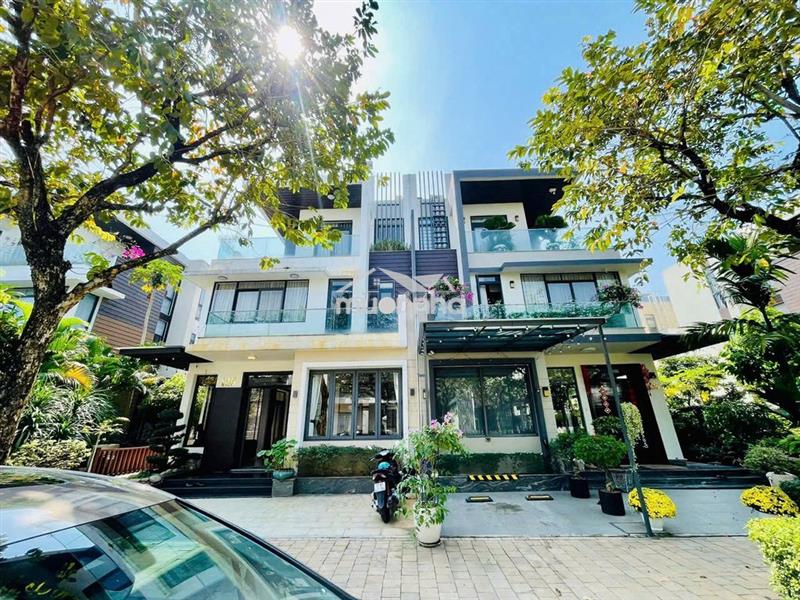 Bán gấp biệt thự song lập lucasta 203m2,có nội thất,hướng mát, sổ hồng