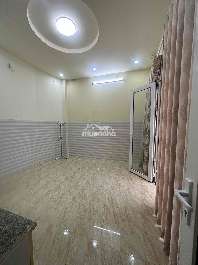 Cho thuê phòng trệt  27 m2 cmt8 quận 10