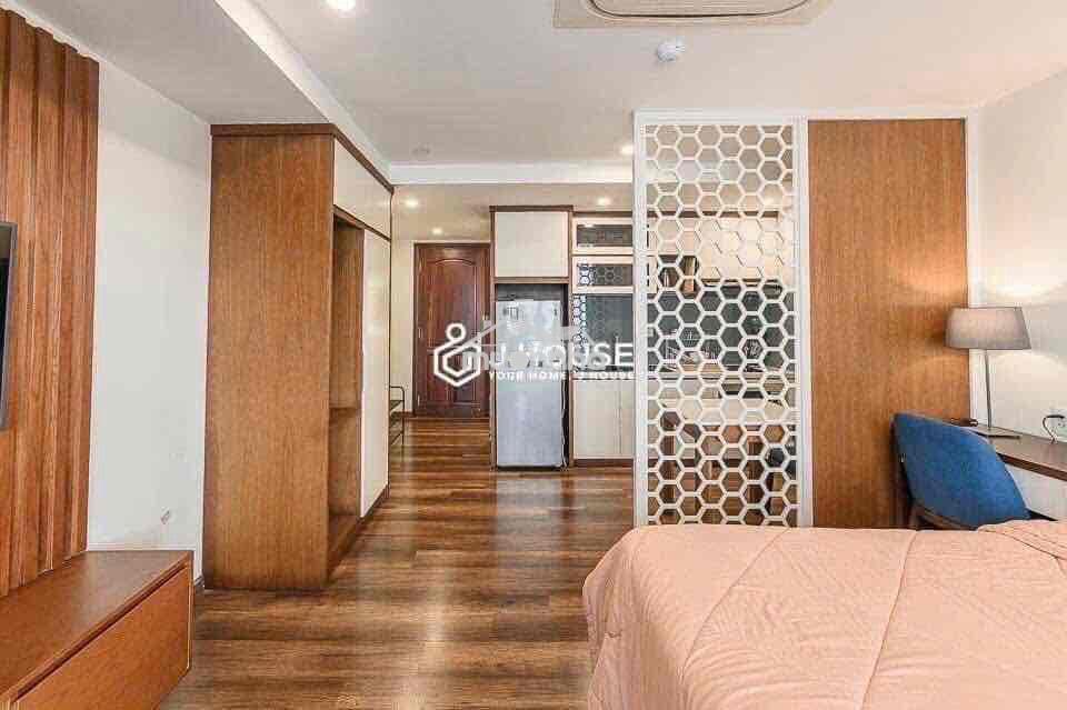 Cho thuê căn hộ full nội thất bancol thị minh khai quận 1 - 3
