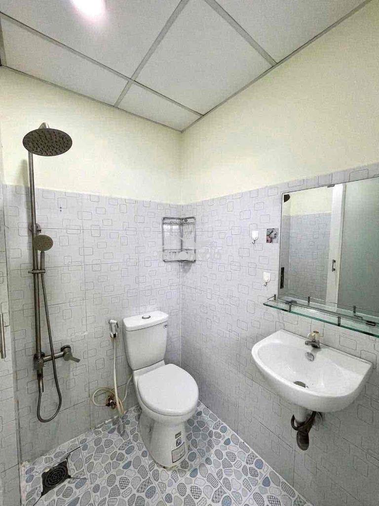 Cho thuê căn hộ dịch vụ có 1 phòng ngủ riêng và gác gần lê văn việt - 3