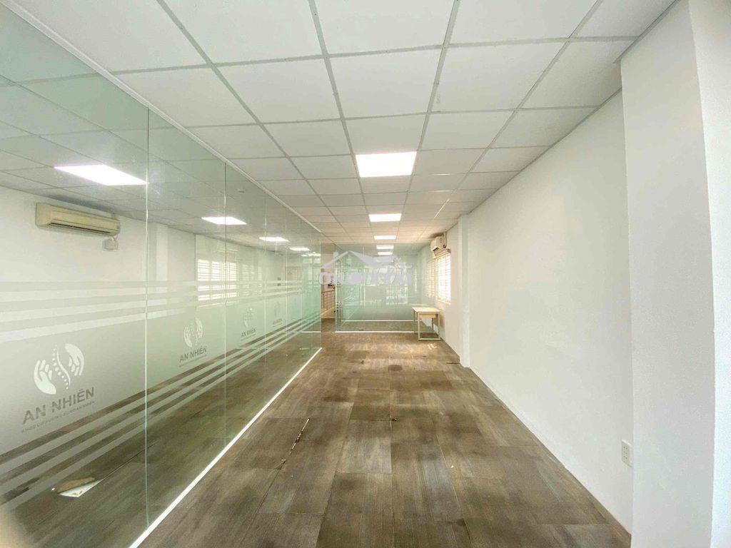 Cho thuê vp cmt8 q3, 80m2, ngăn sẵn 3 phòng, có hỗ trợ bàn ghế - 4