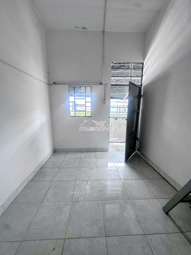 Ban công lầu 4, giờ tự do, cách trường đại học văn hiến 500 m