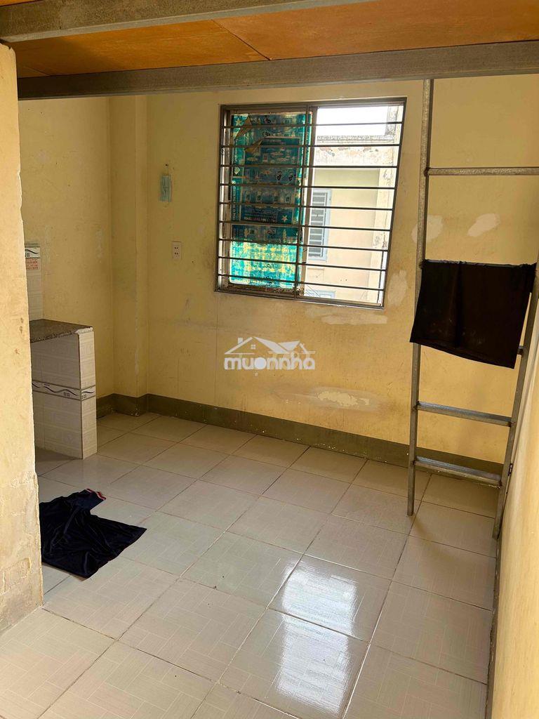 Phòng trọ cho công nhân thuê, giờ giấc tự do, wc, bếp, gác,gần chợ bà
