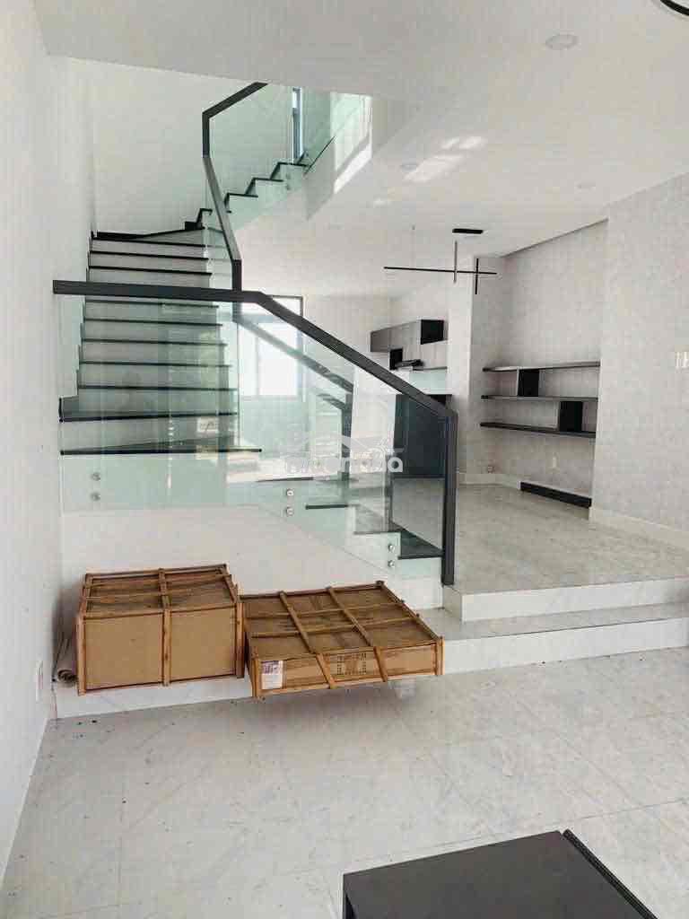 Nhà đẹp(5 *20m)4 tầng,mt đường 10m, đối diện công viên ở kdcư phú lợi - 3