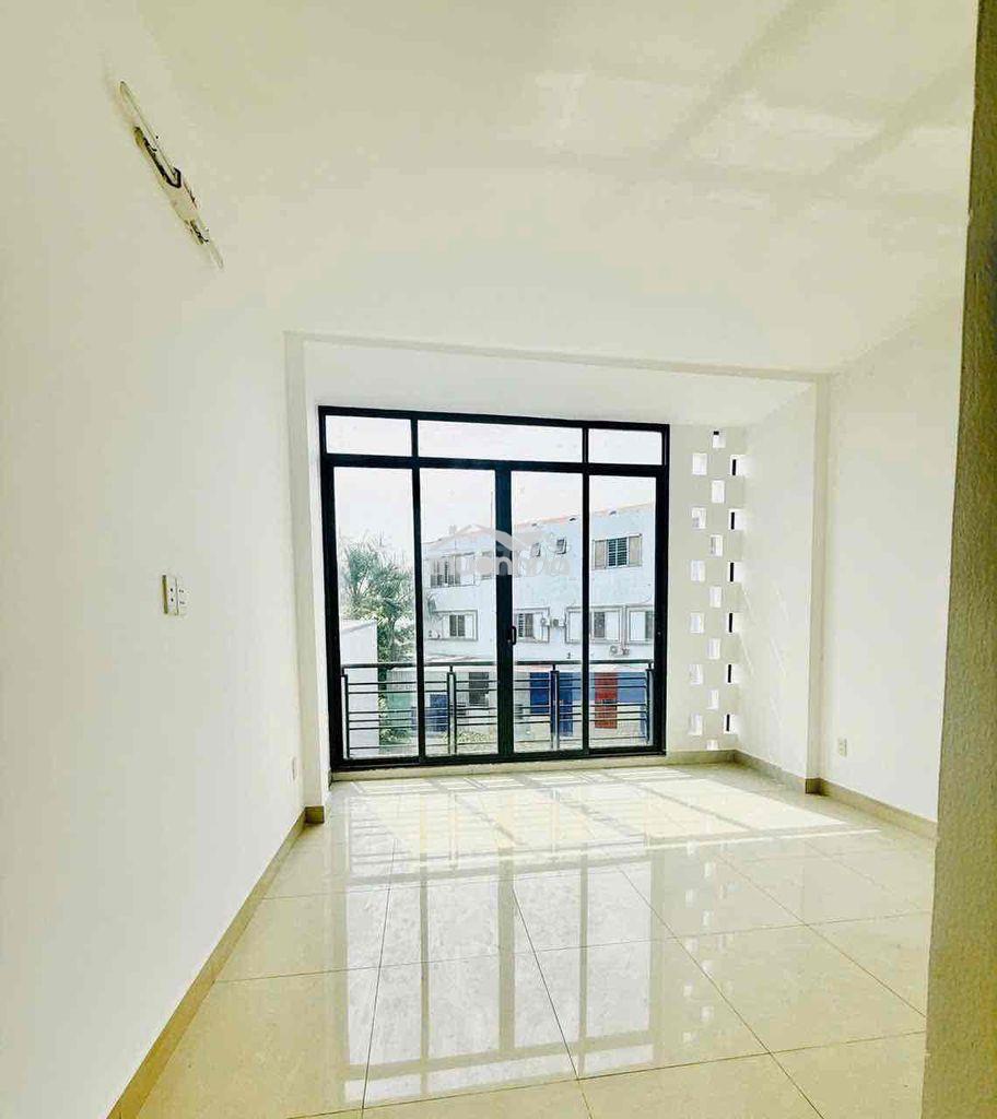 Nhà đẹp 1t2l 4pn 4wc đường oto ngay vòng xoay phú hữu q9 - 3