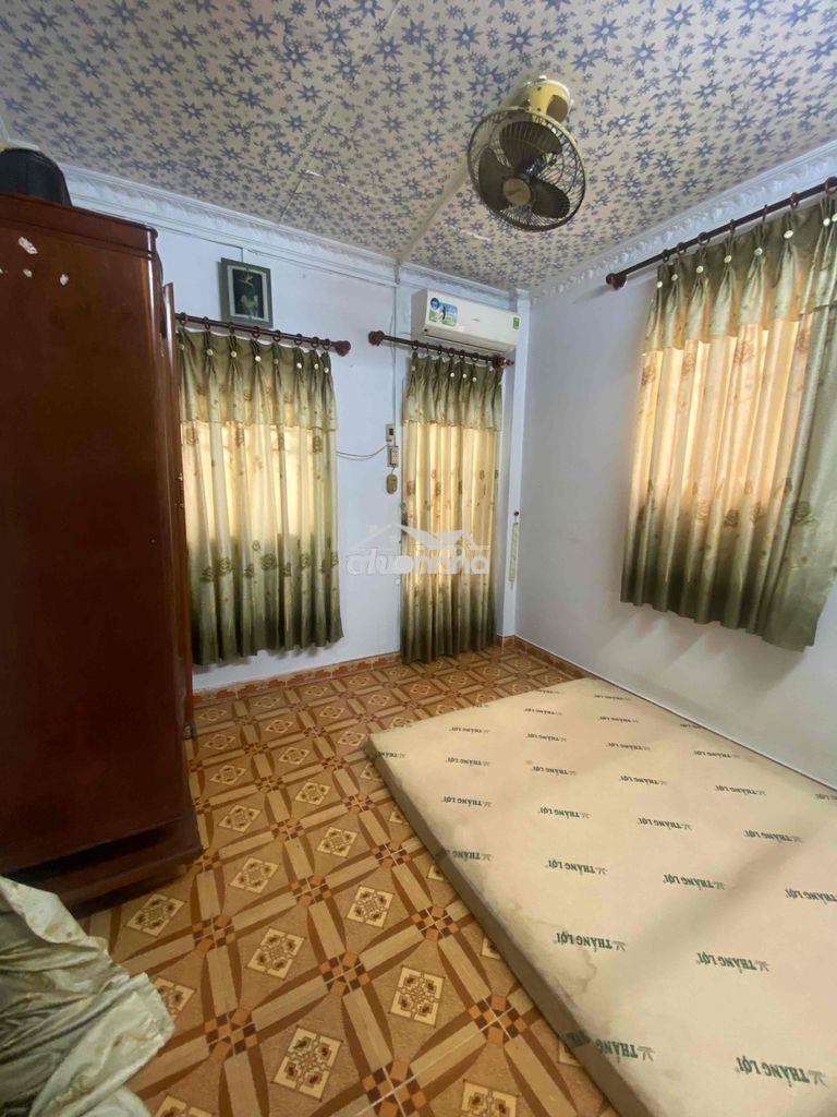 Cần cho thuê nhà nguyên căn gần trung tâm quận 1 - 4