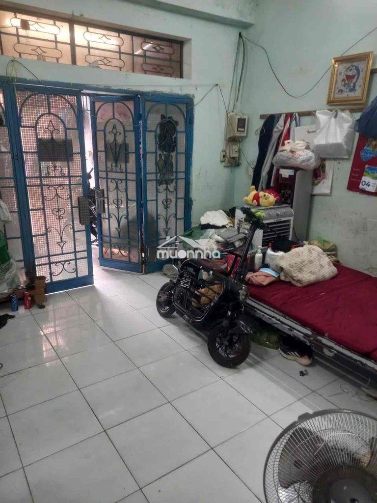 Nhà cũ tiện sửa chữa sổ hồng riêng giáp quận 7