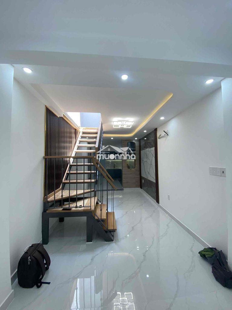 Nhà hẻm rộng trung tâm q5