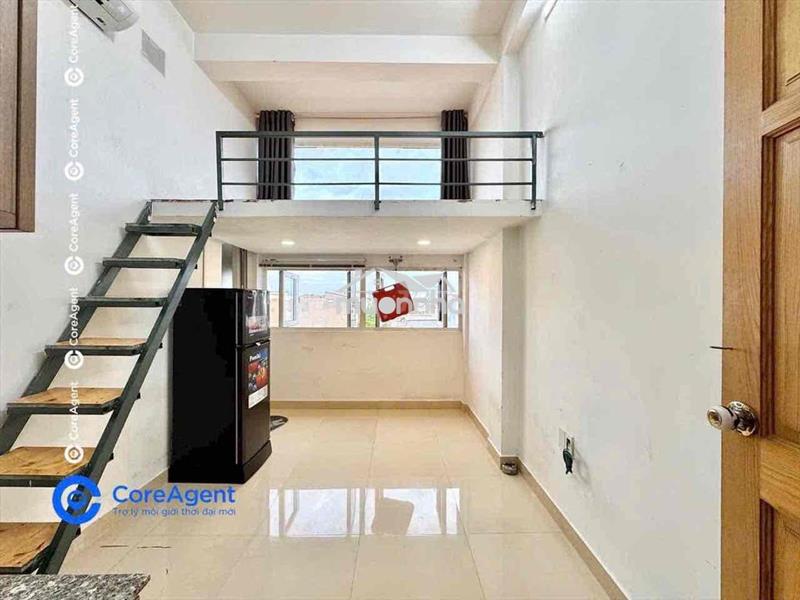 Phòng có gác có cửa sổ trời gần đầm sen và đại học bách khoa