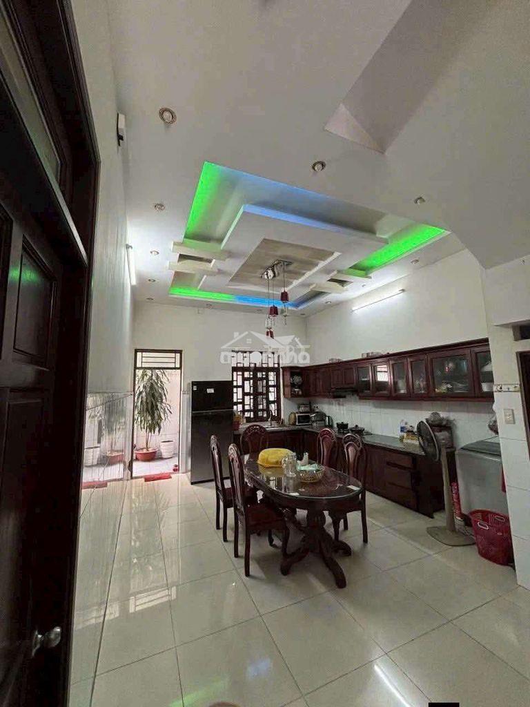 Cho thuê nhà 240m2 có 6 phòng, 5wc gần chợ xóm vắng dĩ an - 4