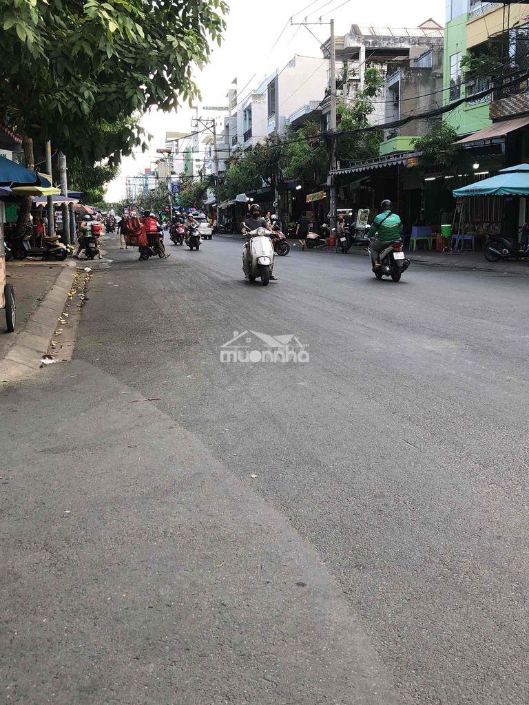 Gần sân bay nhà ga t3 , dt 4*15 , 2 tầng , xe hơi đậu nhà , nhỉnh 4 ty