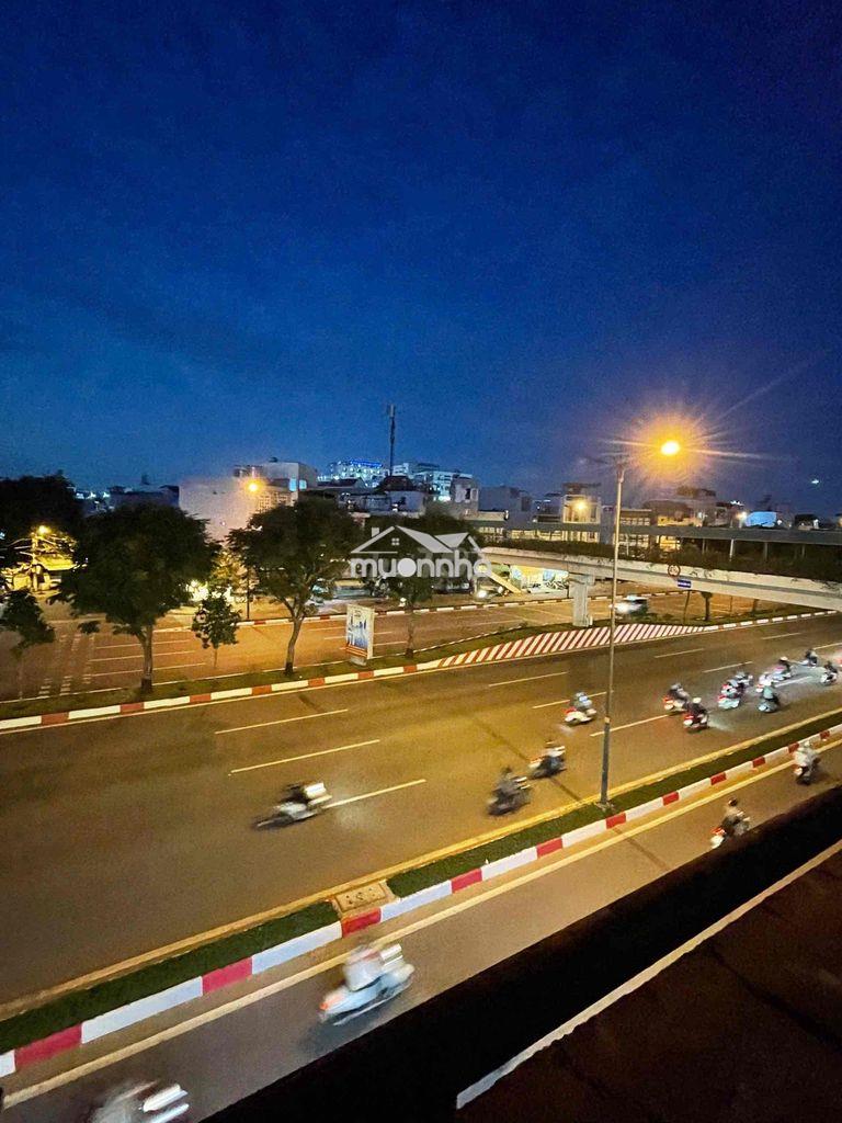 Bán nhà mặt tiền phạm văn đồng, ngang 10m, công nhận: 76m2, 4 tầng - 2