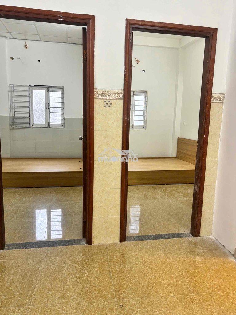 [Mới] cho thuê căn 2pn 1wc full nội thất tại lầu 1 chợ hoàng hoa thám