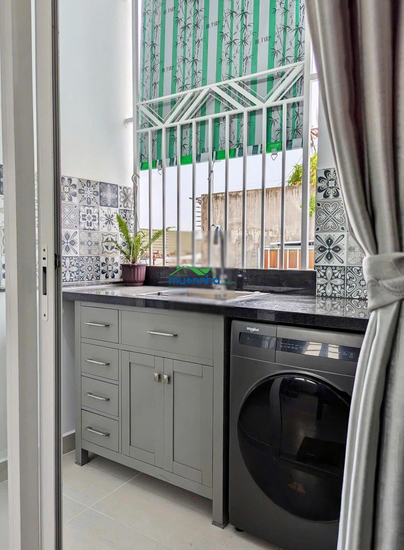 Bán nhà hẻm 6m huỳnh văn bánh. p11. quận phú nhuận. 4 x 11m. 1 trệt 3 lầu st. hđt 30tr/1th. 9,3 tỷ - 2