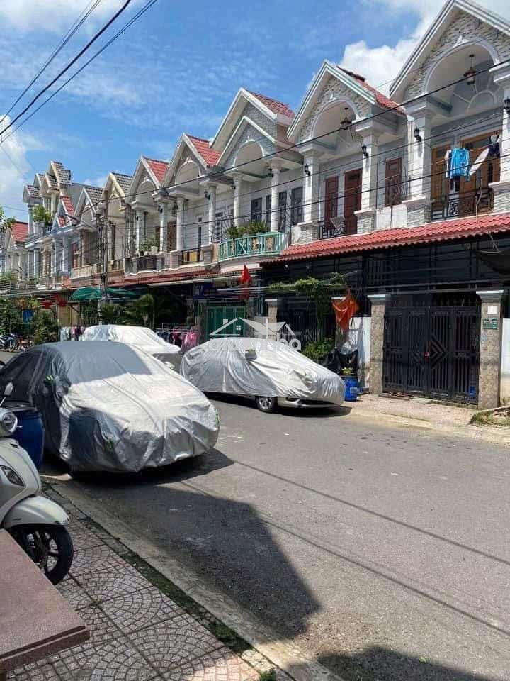 Nhà lầu đường xe hơi gần chợ tân long giá 7 triệu