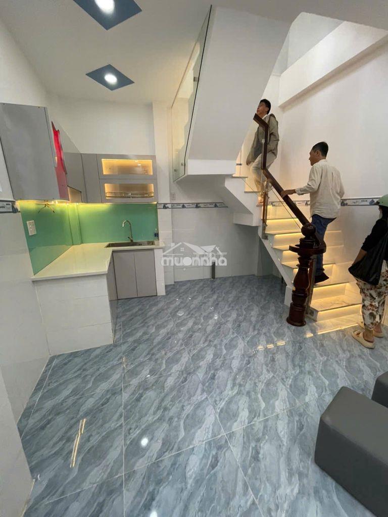 Nhà 3 tầng + sân thượng ở hưng phú, q.8 | 6,5×6,9m | 2 pn lớn - 3wc - 4