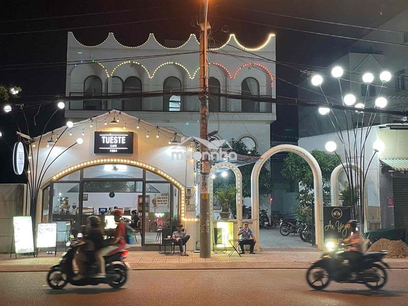 Bán nhà  và đất mặt tiền lê văn lương
