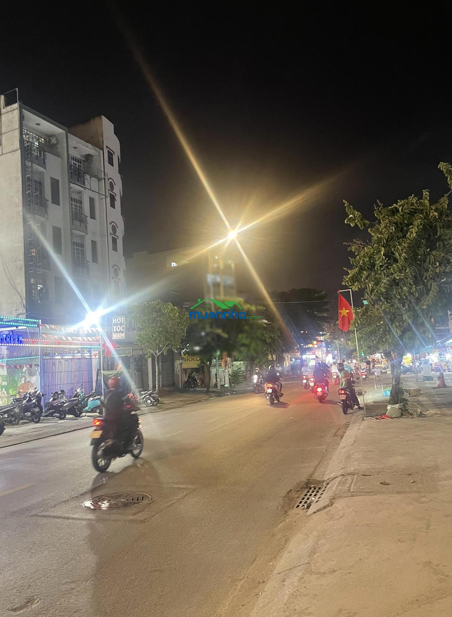 5.7tỷ trung tâm bình thạnh 57m2 4 tầng btct sân thượng 5pn có sân rộng rãi để xe gần chợ bà chiểu