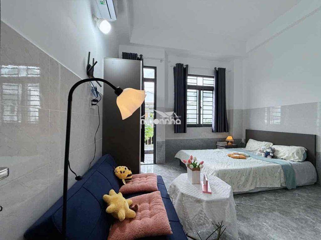 Căn hộ ban công full nội thất gần etown - 2