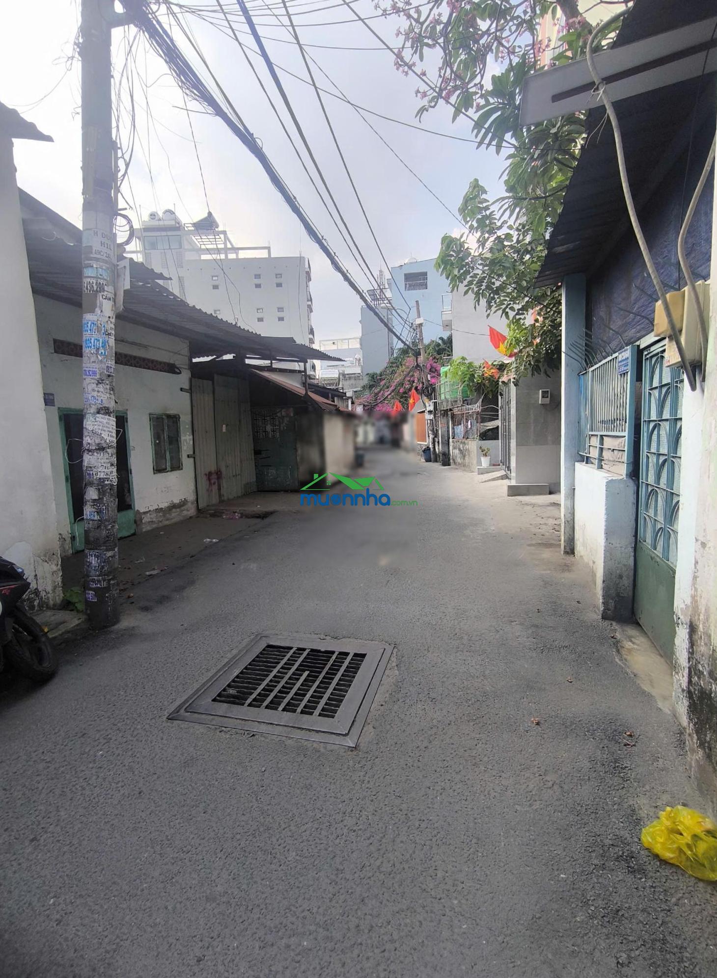 Nhà 4 tầng dt: 5x20m vuông vức cách mt trần bá giao 20m hxh đậu cửa dct: 20tr/th tương lai tăng giá