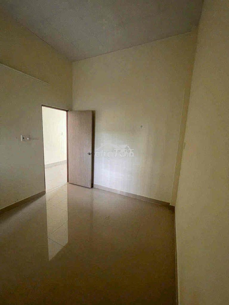 🌹🌹 Nhà nc rộng có sân 1pn 1wc - hẻm xh lvl - mới ở ngay 🌹🌹 - 3