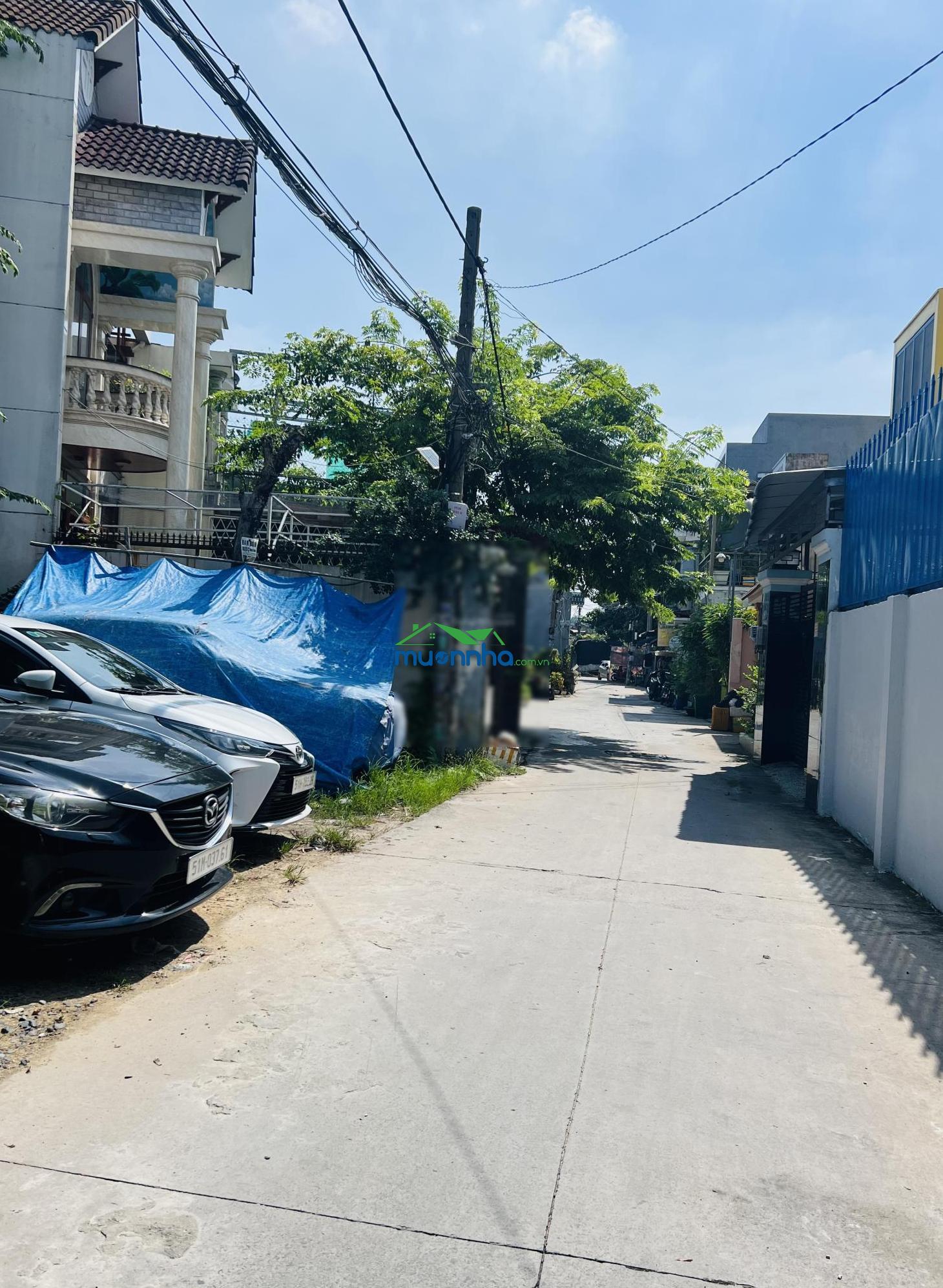 7m*15m, hẻm ô tô, giá 3,9 tỷ. ngay thị trấn hóc môn. xây dựng 3 tầng.
