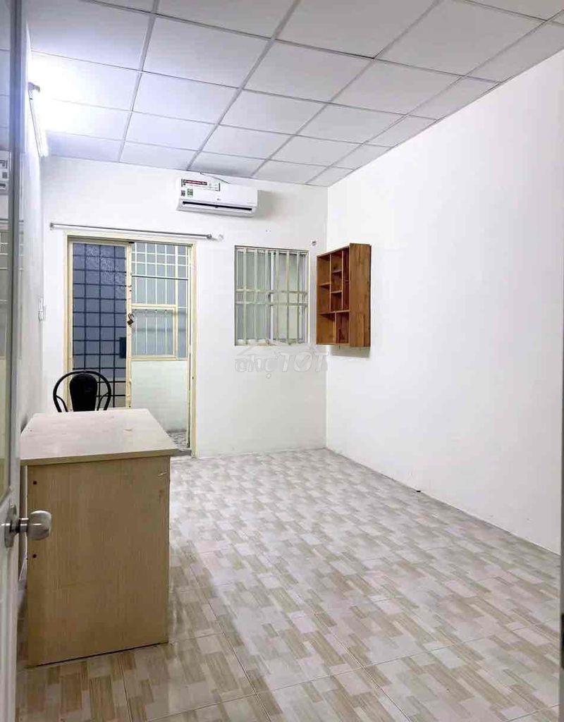 Nhà mới, 1 trệt, 1 lầu, 1 lửng 3p. ngủ - có m. lạnh ok - 2