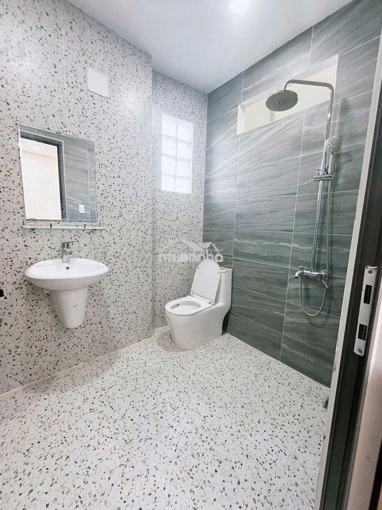 Cho thuê sàn văn phòng có ban công nội thất không phí quản lý quận 10 - 3