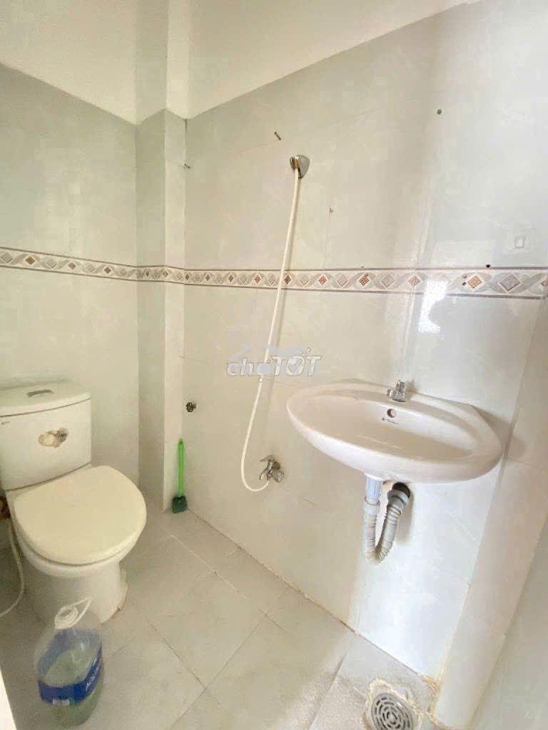Nguyên căn q4 2 phòng ngủ 3 toilet 2 lầu ở tối đa 4 người 4 xe - 4