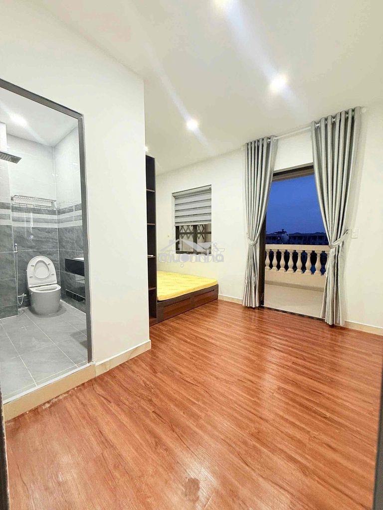 Cho thuê nguyên sàn lầu 4 có 2pn 2wc 2ban công giá 12tr5 có thang máy