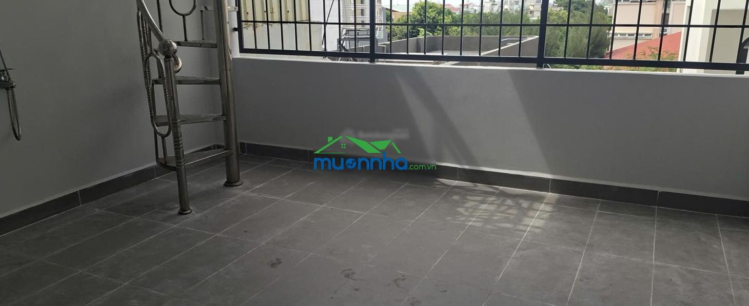Nhà phố 4 tầng, 5 phòng ngủ, sân thượng tọa lạc trên đường 385 tnp a, q9