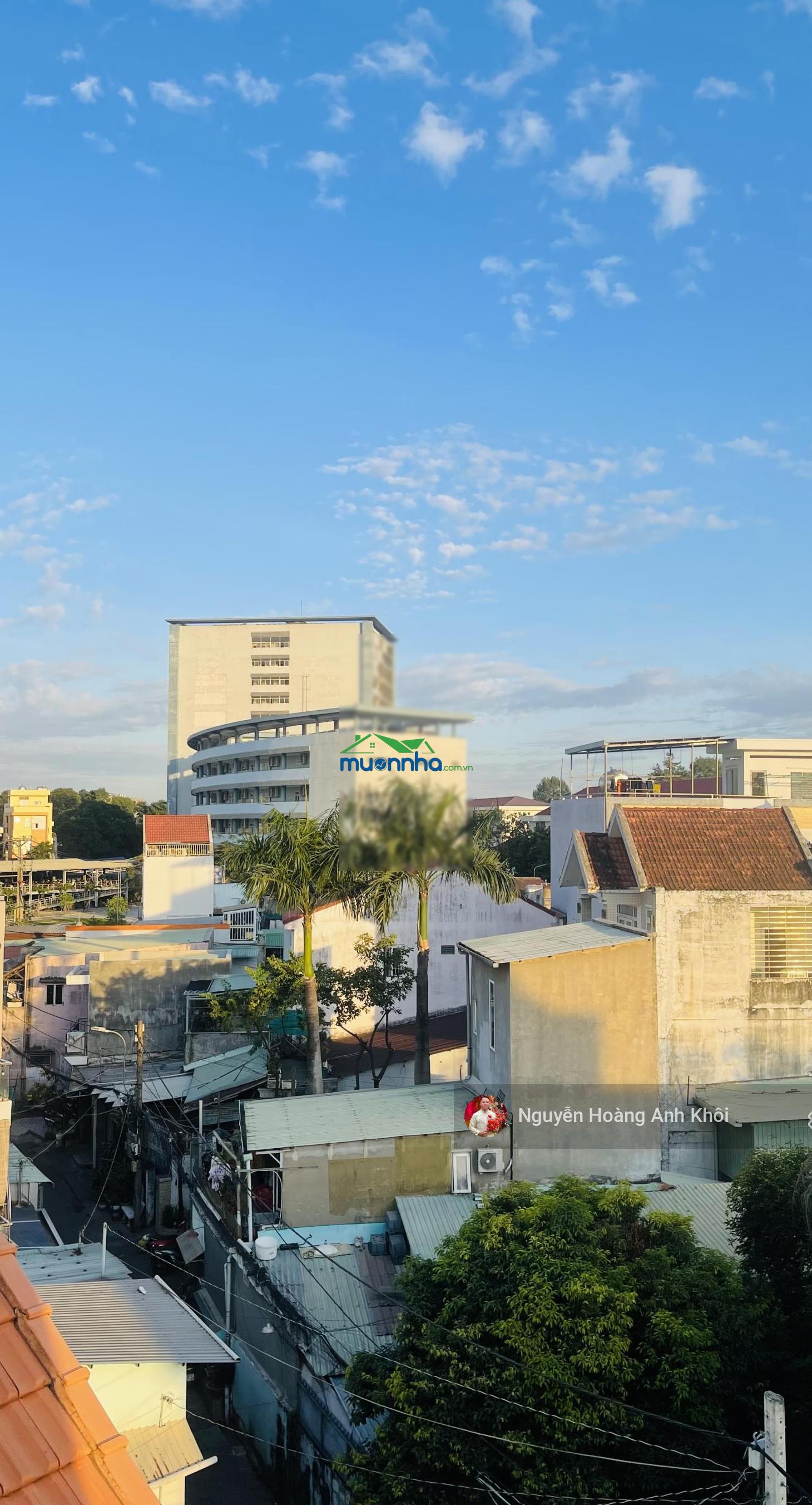 Gà đẻ trứng vàng !!! ngay đh ngân hàng, sinh viên đi bộ đi học - 3