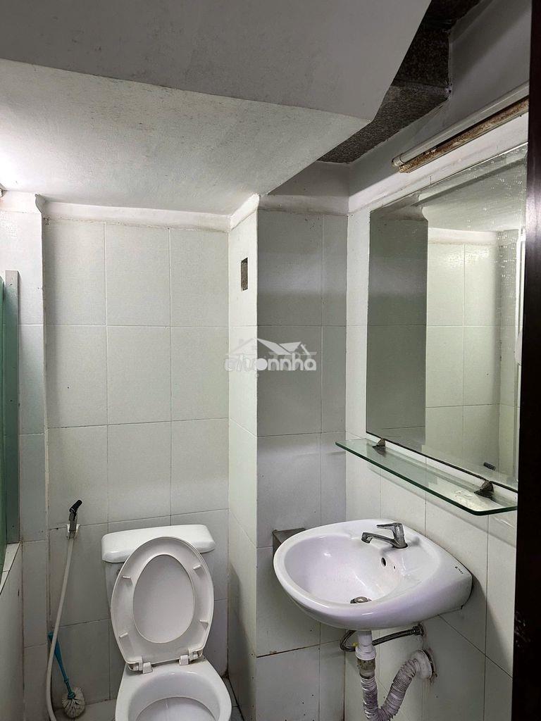 Phòng cho thuê ngay công viên nguyên hồng, ở được 3-4 người thoải mái - 3