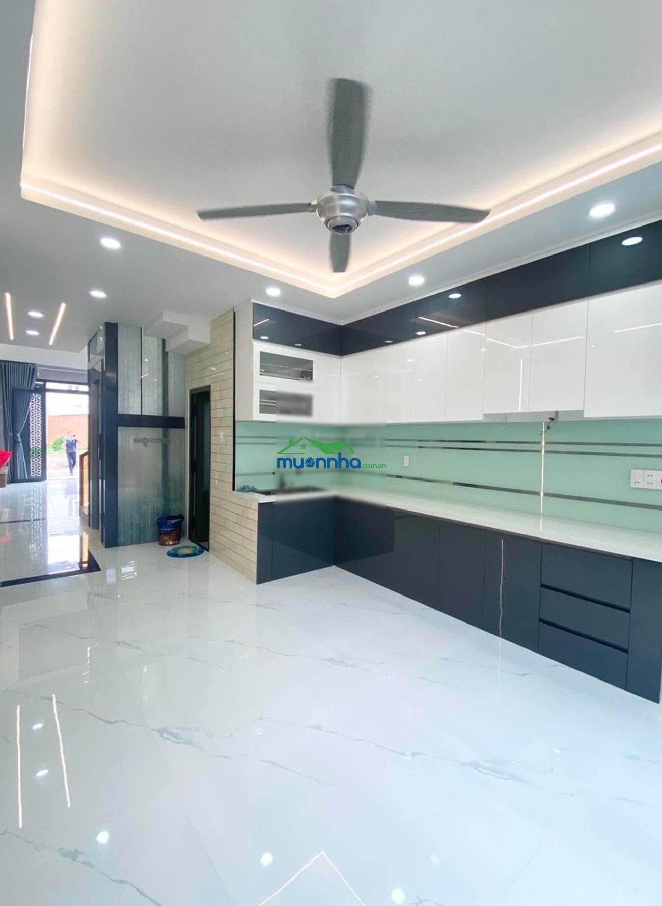 Nhà 5 tầng, 5 pn, 6 wc có thang máy. 450k có phòng xông hơi, tặng nội thất. hẻm 6m - 2