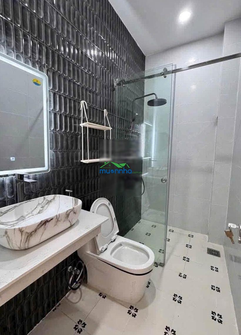 Bán gấp nhà đẹp ngay đường 11 ở thủ đức, giá 2 tỷ 490, 65m2. shr hẻm thông xe hơi ra vào thoải mái - 4