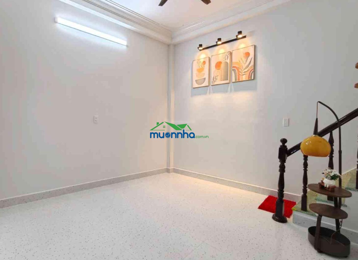 Lạc long quân - nhà đẹp ở ngay - 3 tầng btct - nhỉnh 4 tỷ (tl)