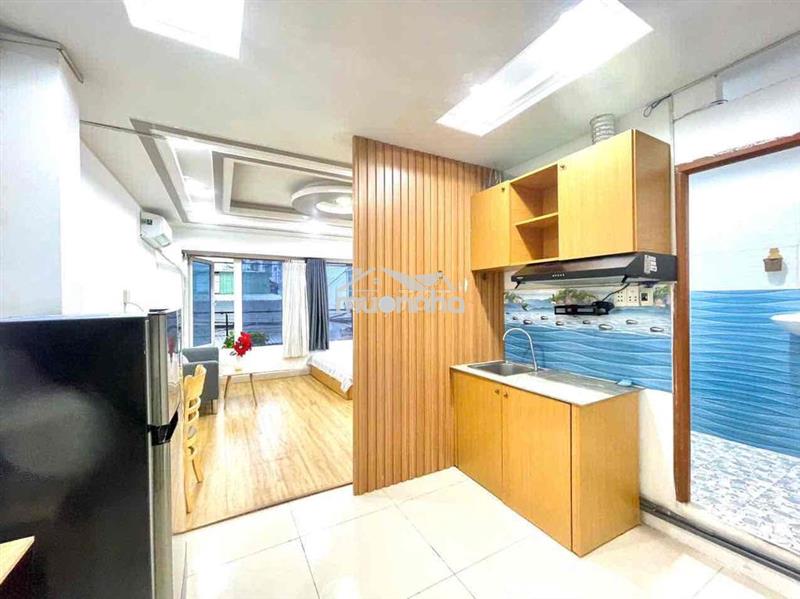 Cho thuê căn hộ 1 phòng ngủ ban công huỳnh văn bánh 40m2 gần q3, bờ kè