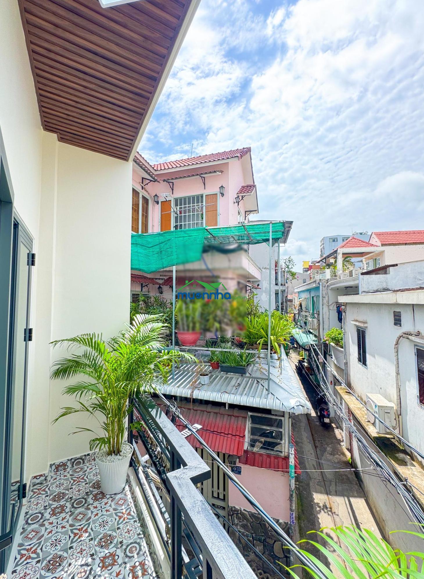 C. chủ bán nhà 1 lầu full nội thất mặt tiền hẻm 1/ nguyễn thị xiếu, q7 - cạnh q4