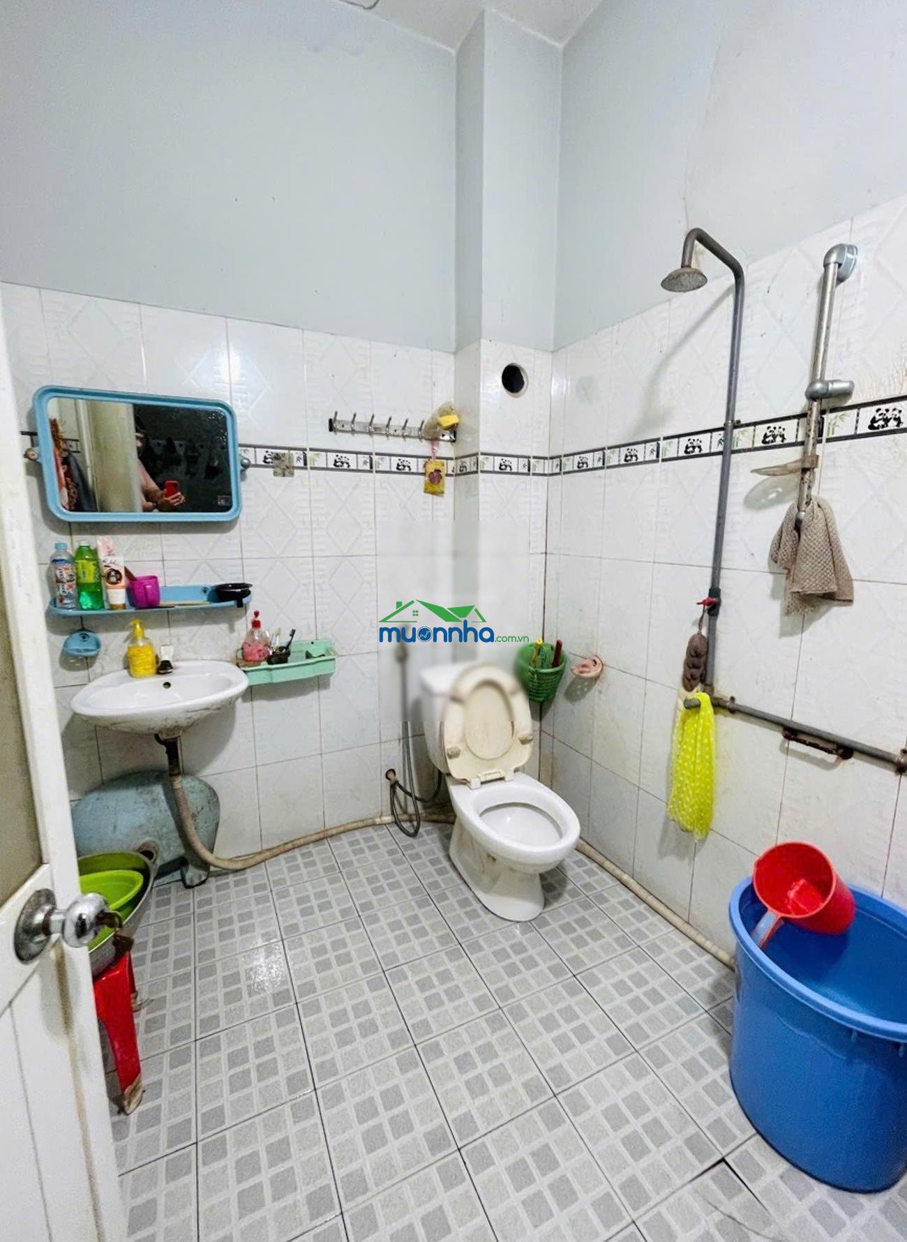Nhà cũ 6.8x25m(165m2) cách 1 căn ra mt phan văn hớn quận 12 - hẻm xe tải - 3