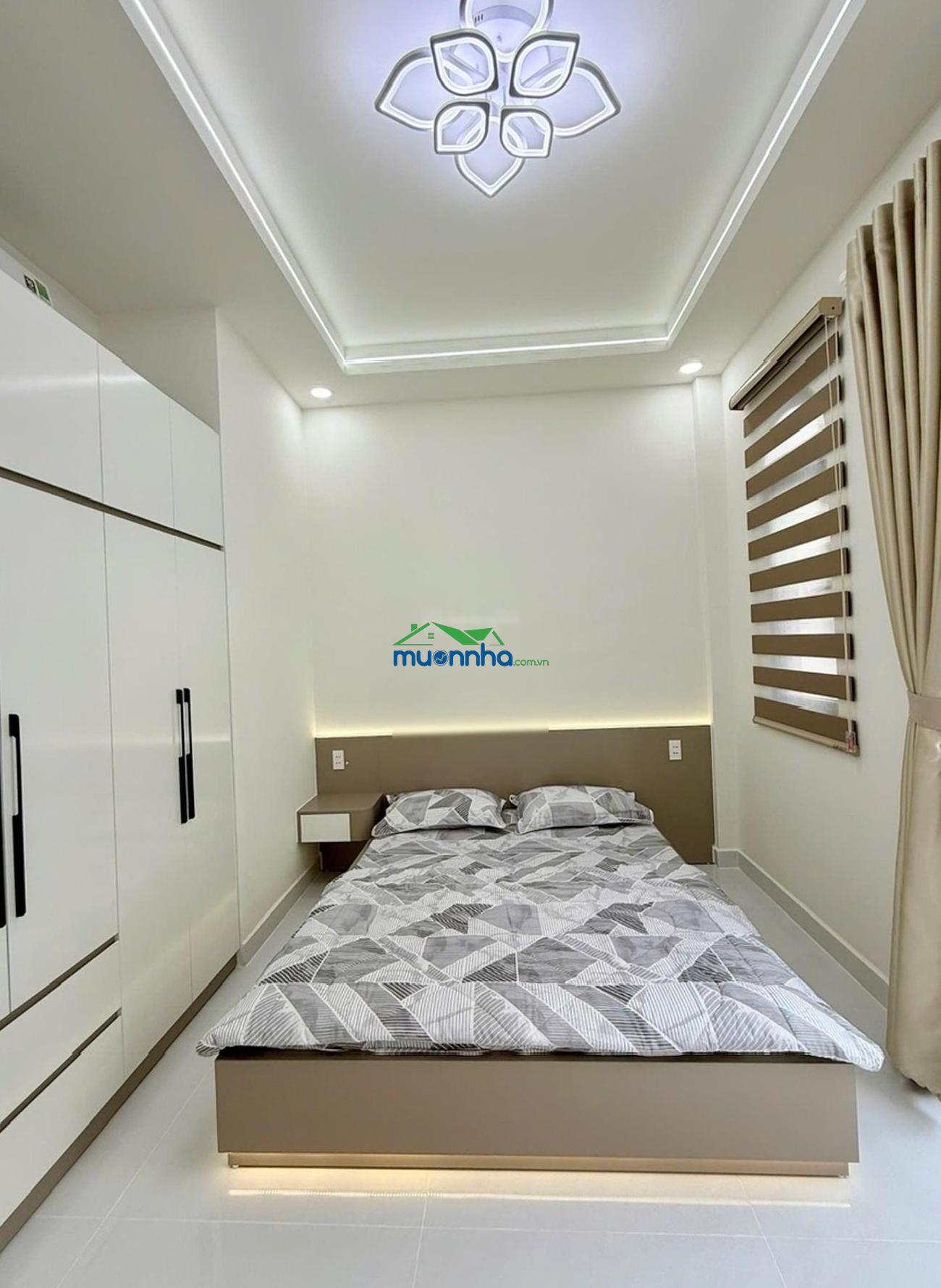 Nhà đẹp lung linh 2 tầng - xe hơi đỗ cửa sát hoà bình - nội thất xịn đẹp - chỉ nhỉnh nhẹ 6 tỷ - 2