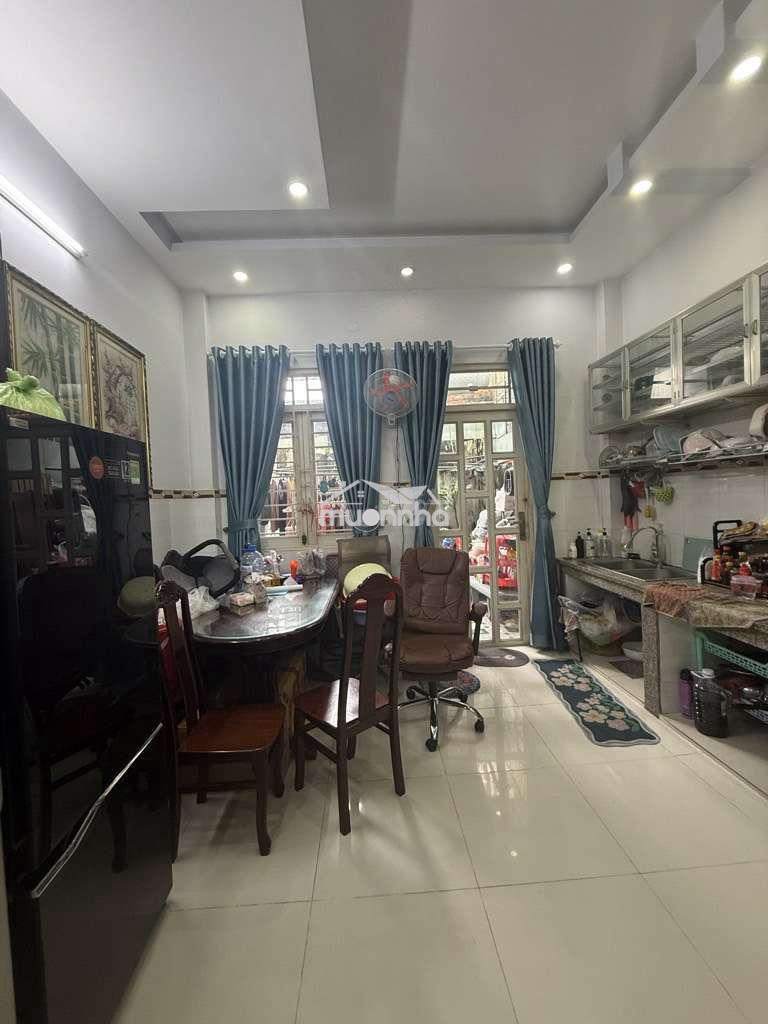 Cho thuê nhà nguyên căn hẻm tôn thất thuyết, quận 4 - 2