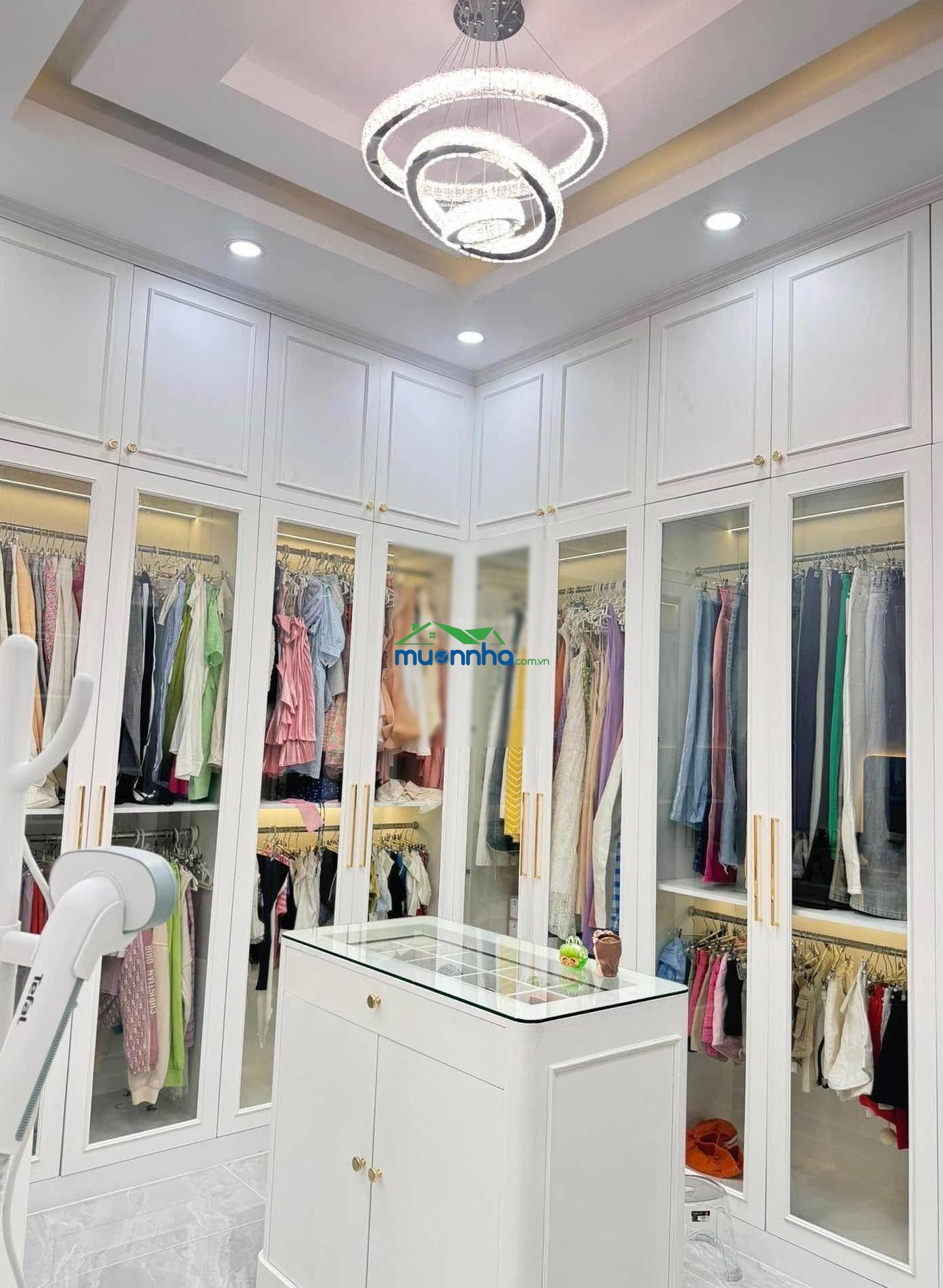Chính chủ cắt lỗ 200tr bán nhà 2 tầng 1 tum (5x16m), gần bến xe q8. sổ riêng. giá: 700 triệu - 4