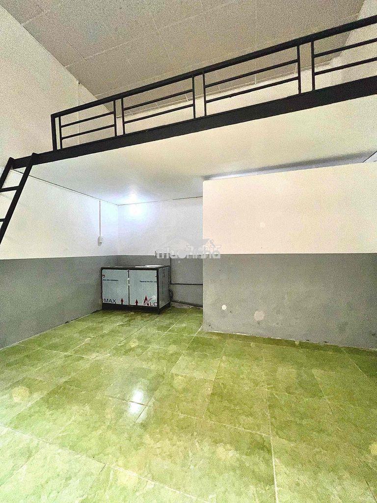 Phòng rộng, có máy lạnh, gần đại học thủ dầu 1 - 2