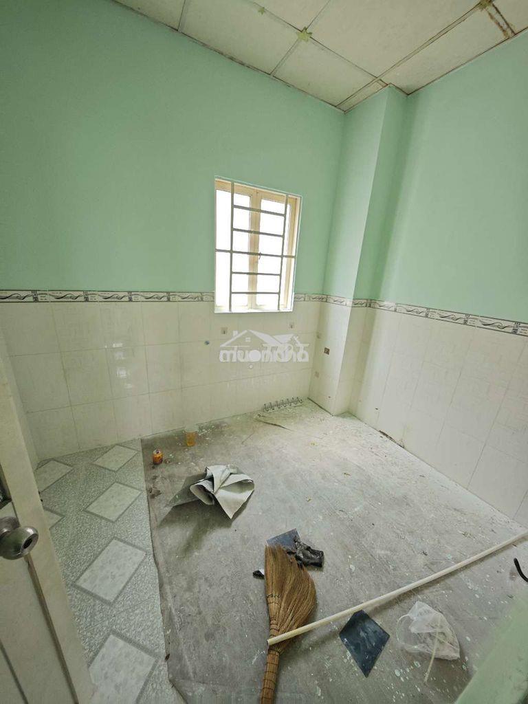 Nhà 2 lầu - 3pn - 2wc - hẻm xe hơi - giá rẻ - 4