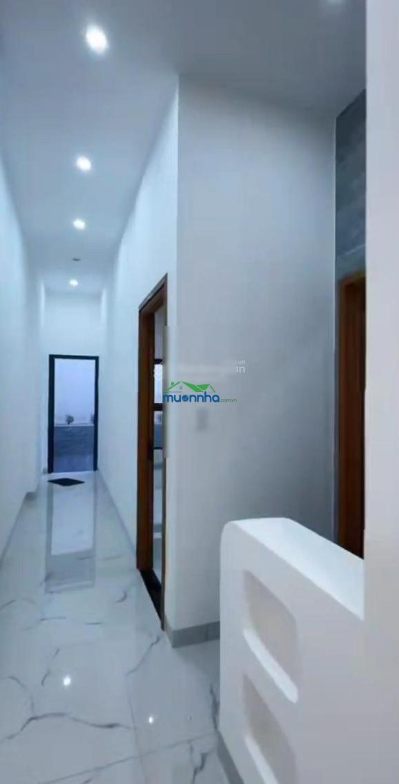 Bán nhà 1 trệt 1 lầu gần chợ hưng long (5x17m) 4pn - 3wc - 2