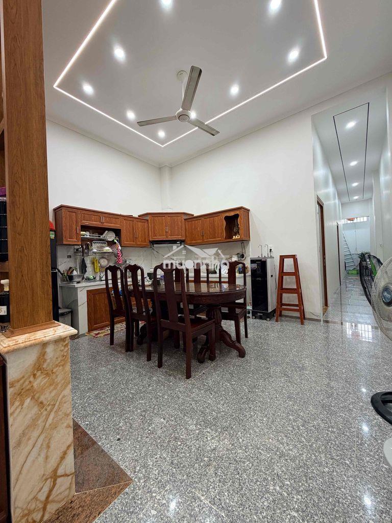 Nhà ngõ hẻm, 135m2 , 2 phòng ngủ,đường 768 biên hoà - 2